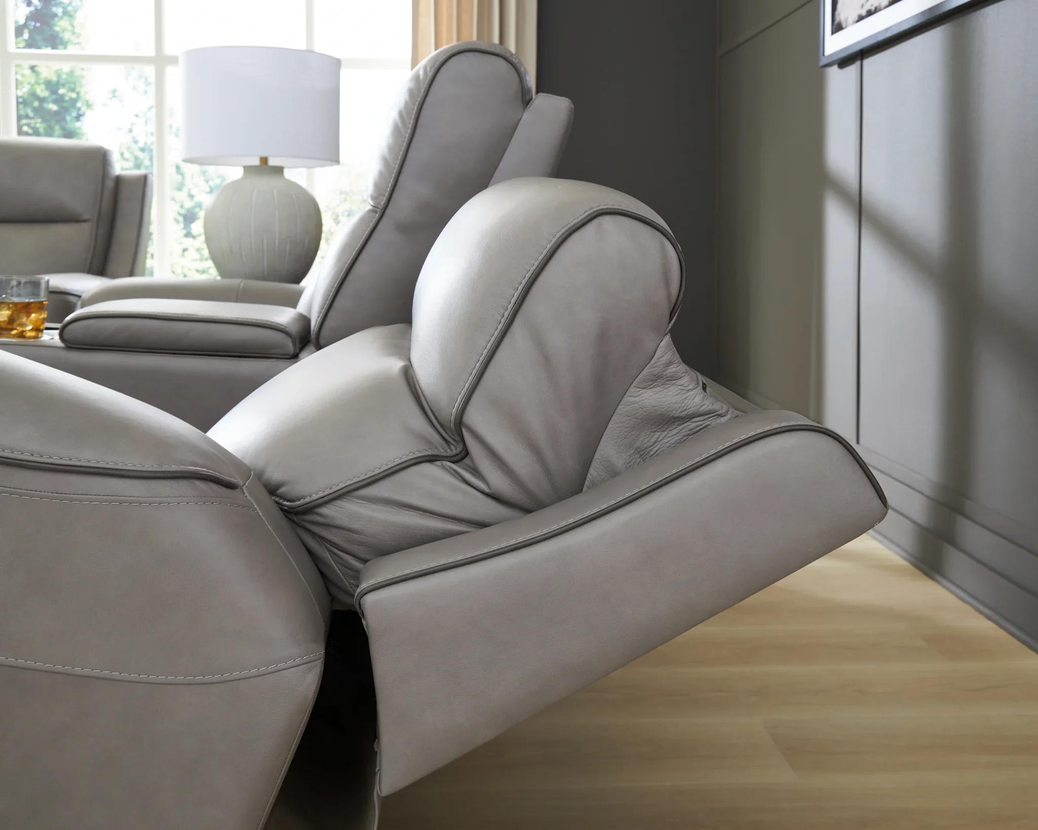 5Z-Comfort - Relaxation - Coin - Power Reclining Loveseat with Console / Adj Headrest - Image 6