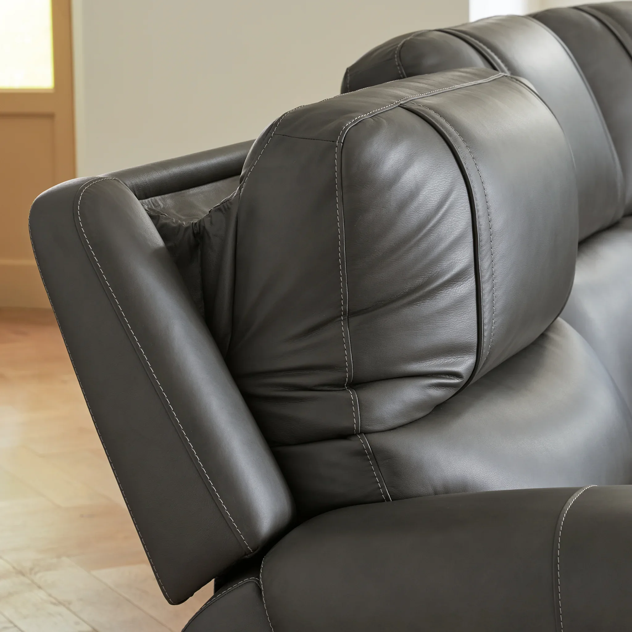 5Z - Pittson - 2-Piece Power Reclining Sectional Loveseat - Anchor - Image 5