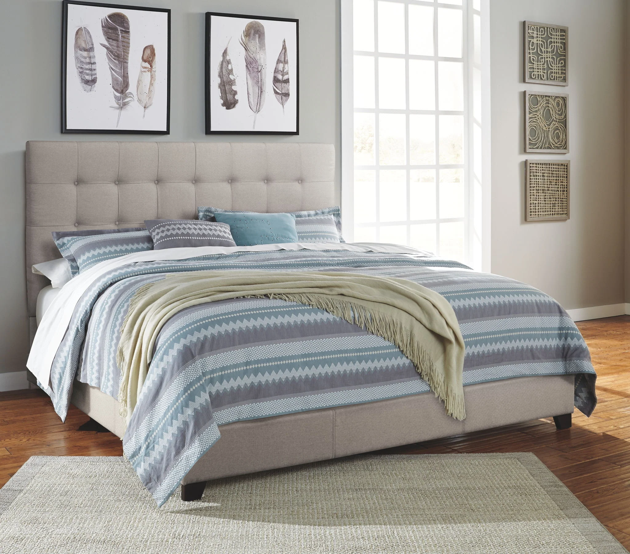 Dolante - Beige - Queen Upholstered Bed - Image 3