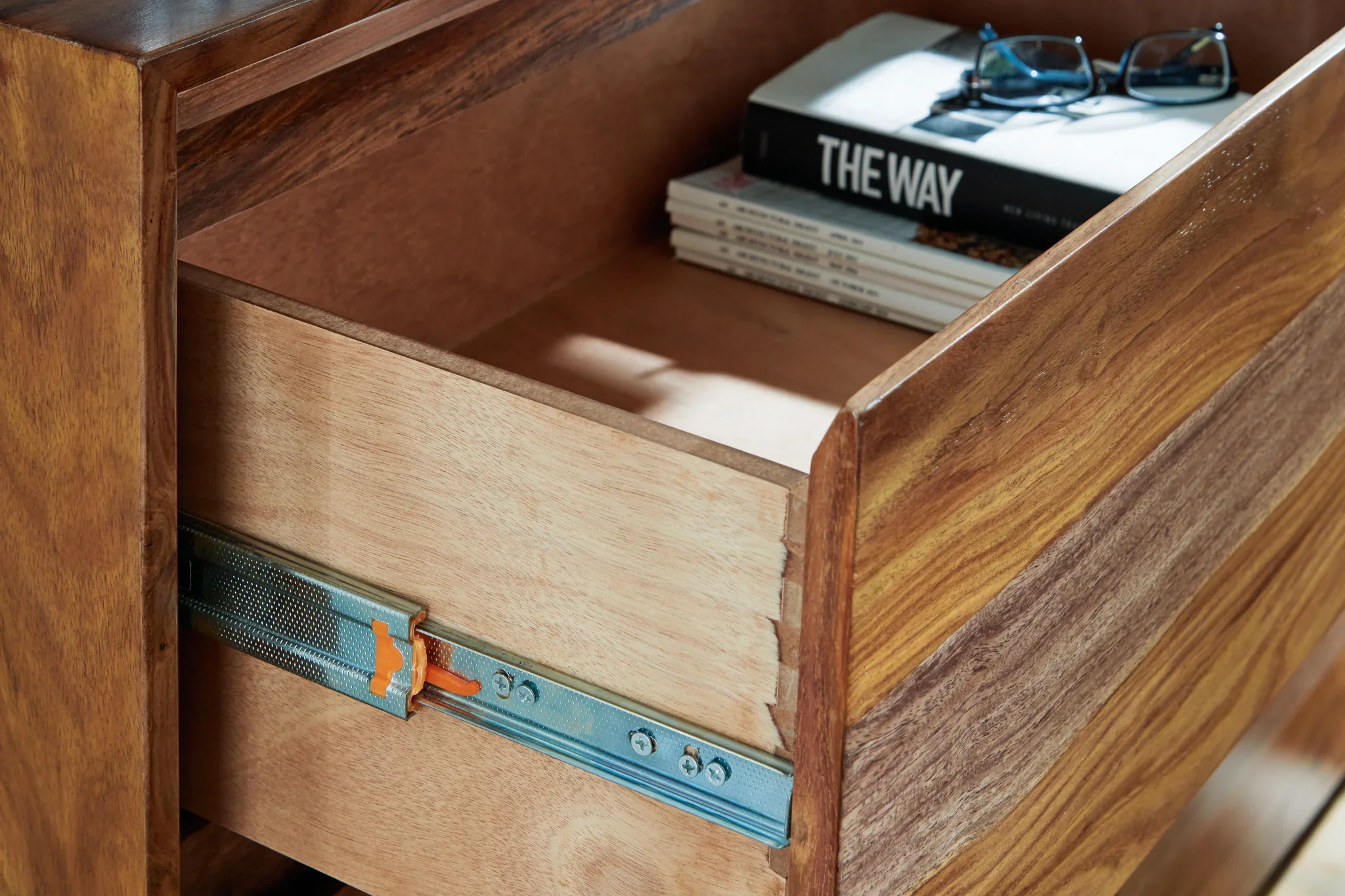 Dressonni - Brown - Five Drawer Chest - Image 8