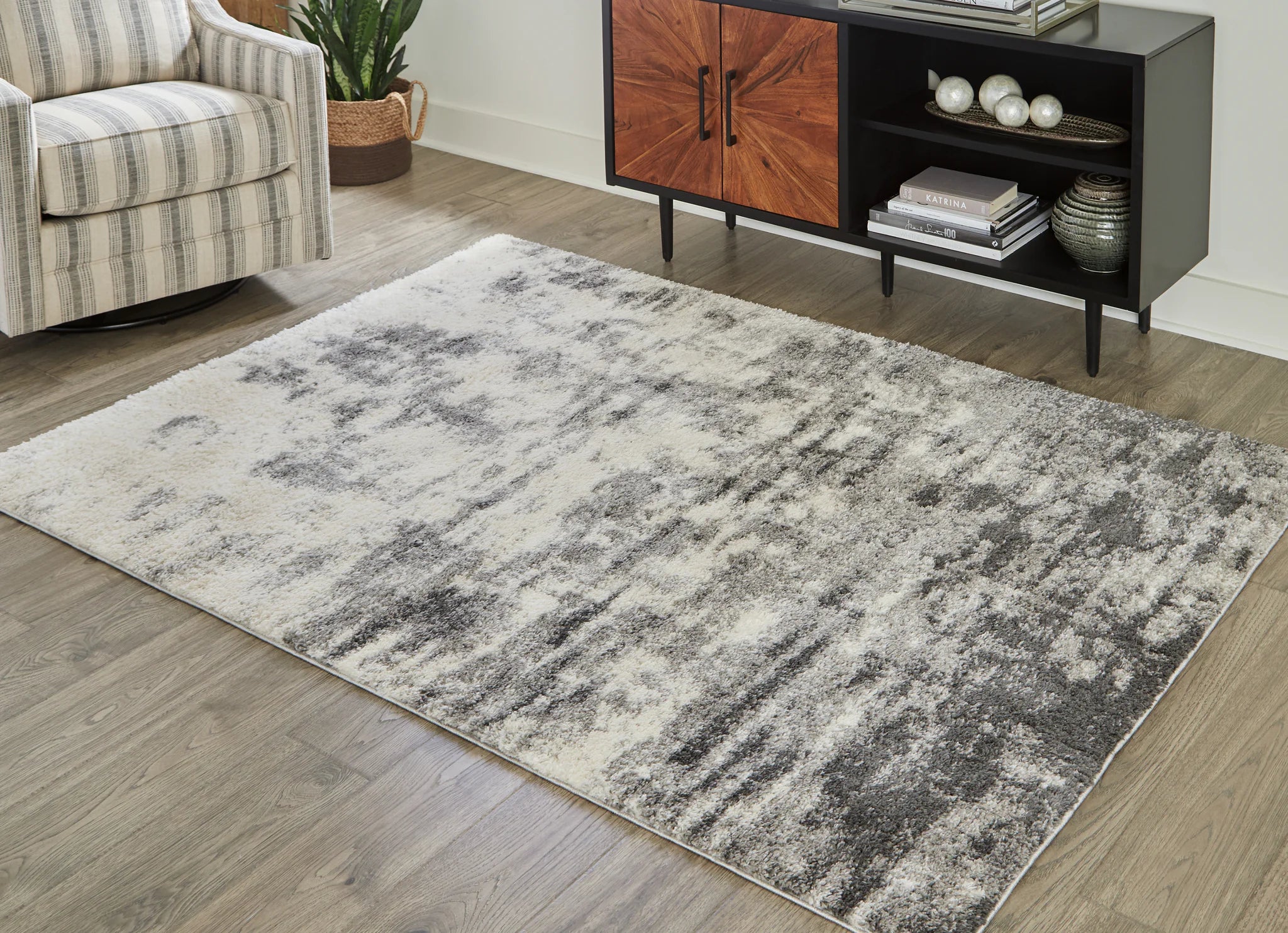Gerdie - Cream / Gray - Large Rug - 8' x 10' - Image 2