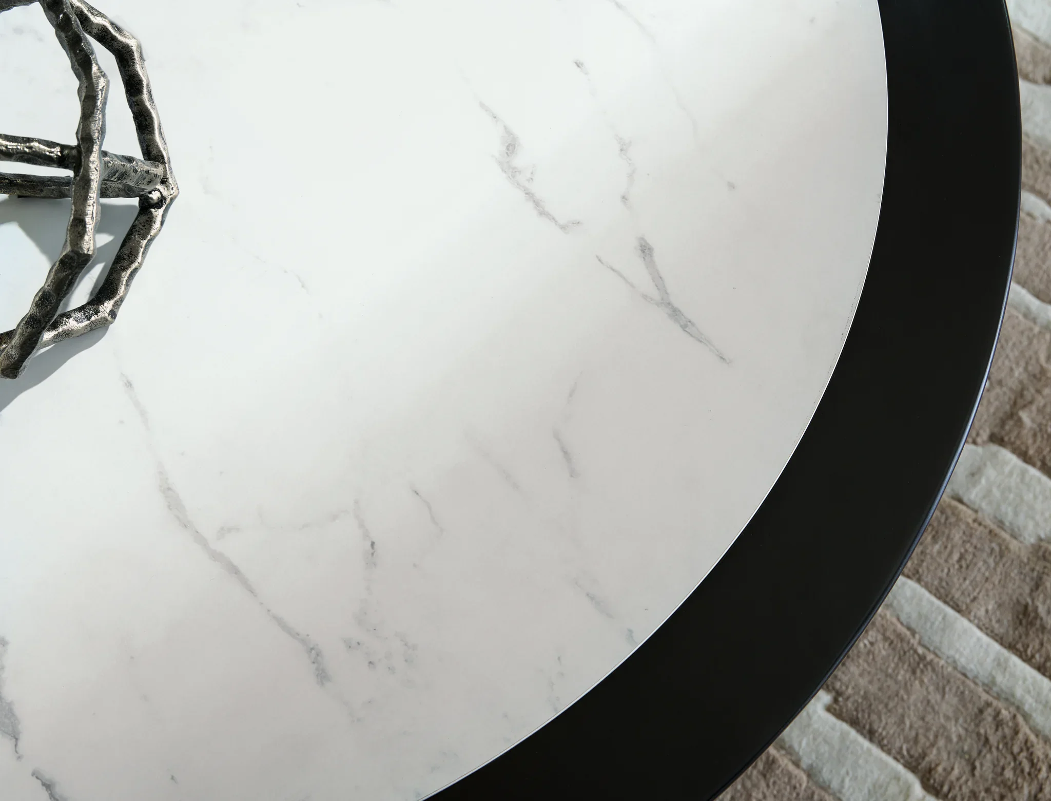 Grayman - Round Cocktail Table - Black - Image 4