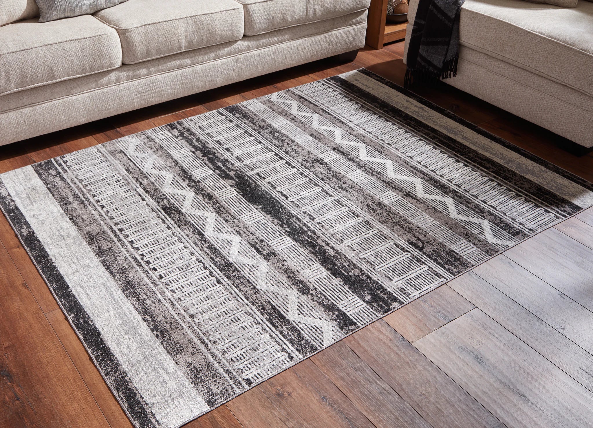 Henchester - Multi - Medium Rug - 5' x 7' - Image 2