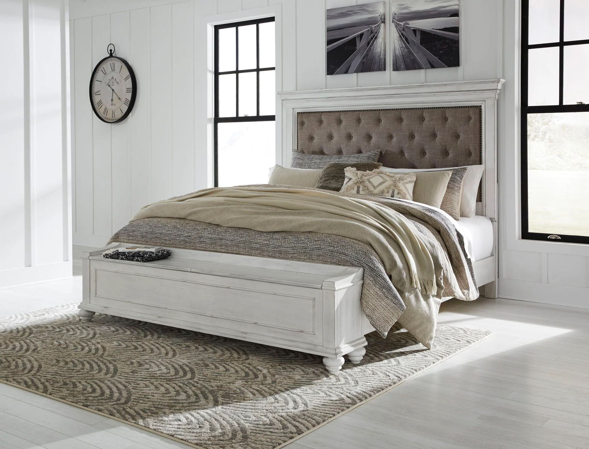 Kanwyn - Whitewash - Queen Upholstered Bed With Storage Bench - Image 2