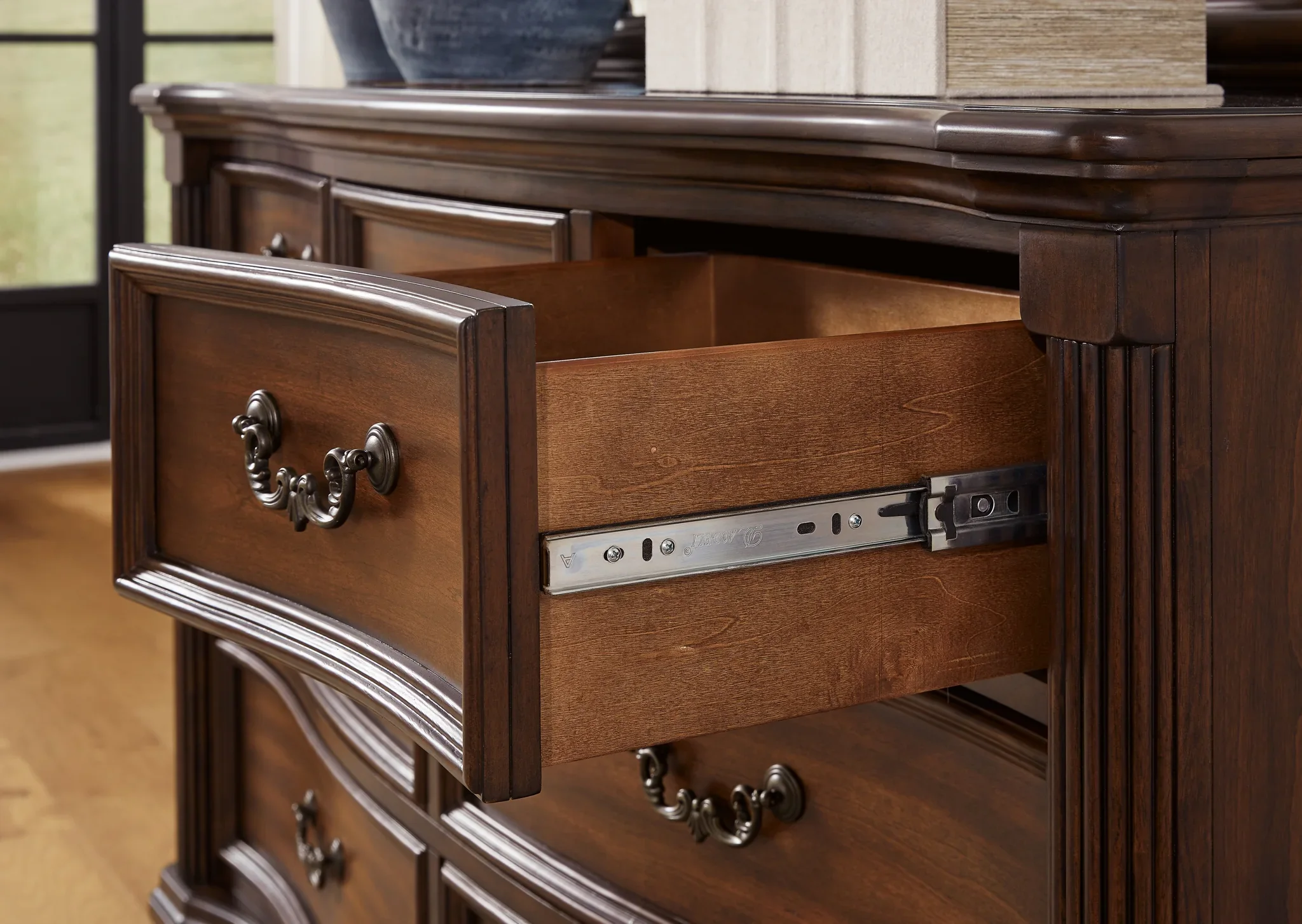 Lavinton - Brown - Dresser And Mirror - Image 4