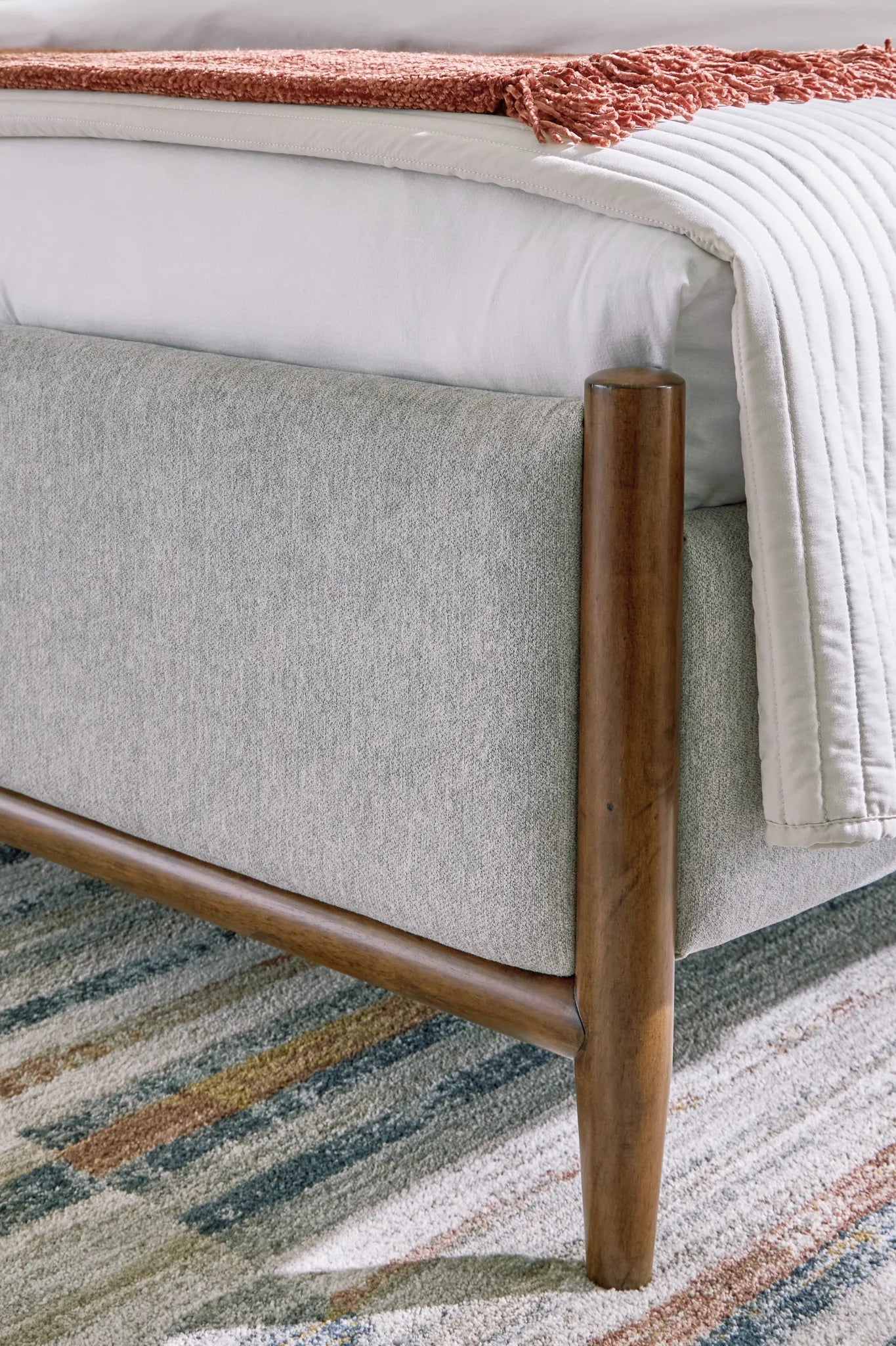 Lyncott - Brown - King Upholstered Bed - Image 6