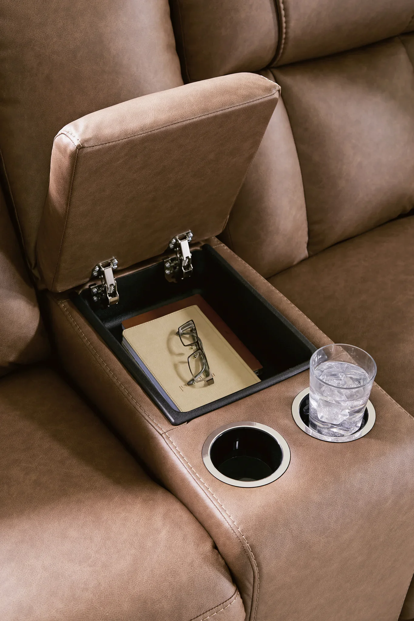 Mackmenville - Double Reclining Loveseat With Console - Caramel - Image 7