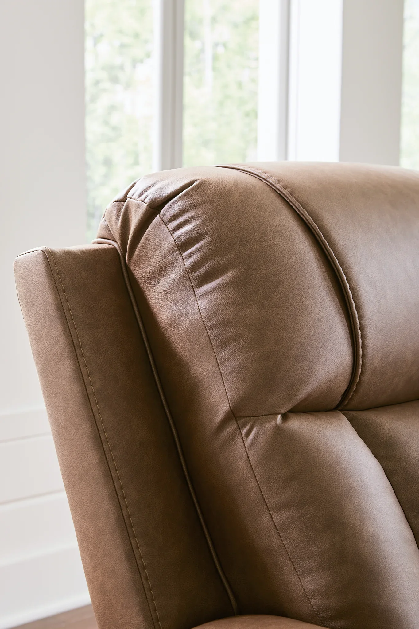 Mackmenville - Double Reclining Loveseat With Console - Caramel - Image 8