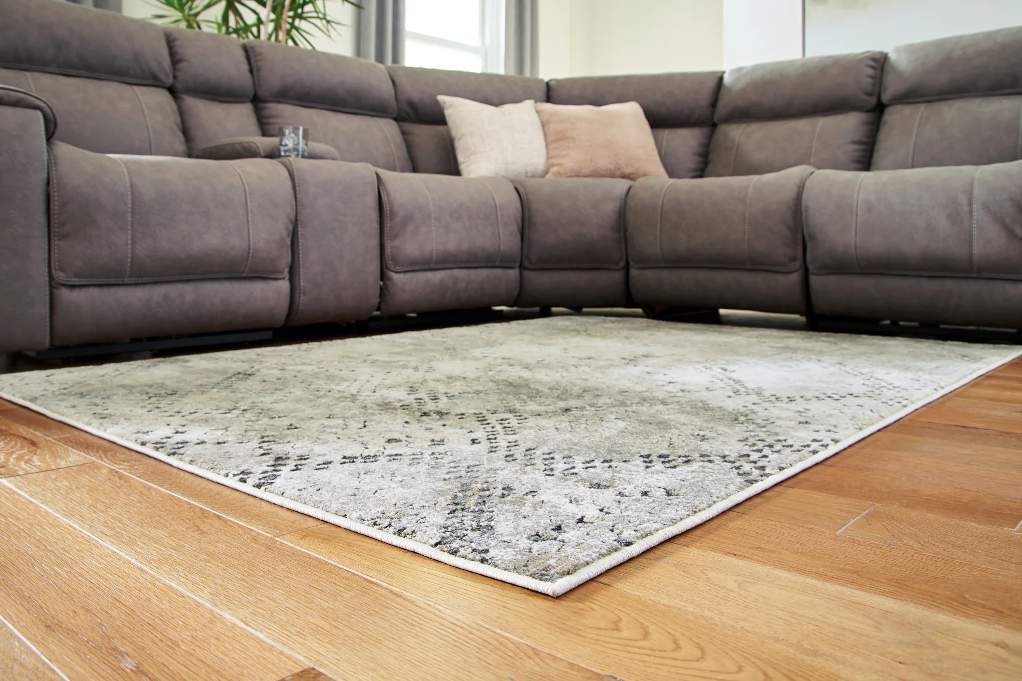 Poincilana - Ivory / Taupe - Medium Rug - 5' x 7' - Image 4