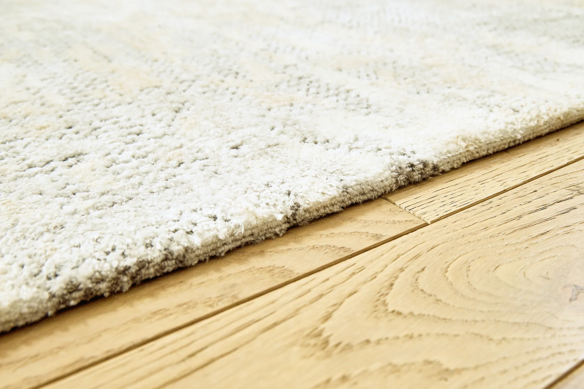 Raif - 5' x 7' Rug - Gray / White / Cream - Image 3