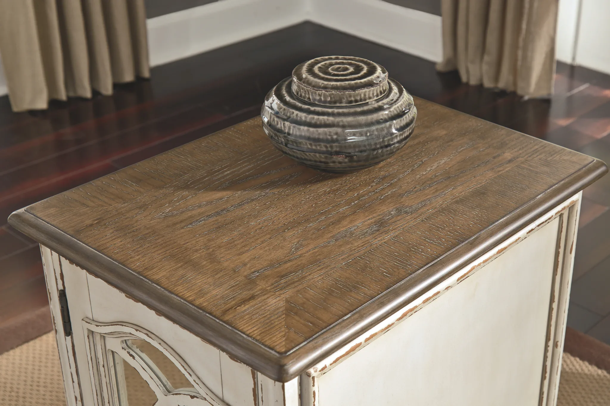 Realyn - White / Brown - Chair Side End Table - Insert Mirror - Image 7