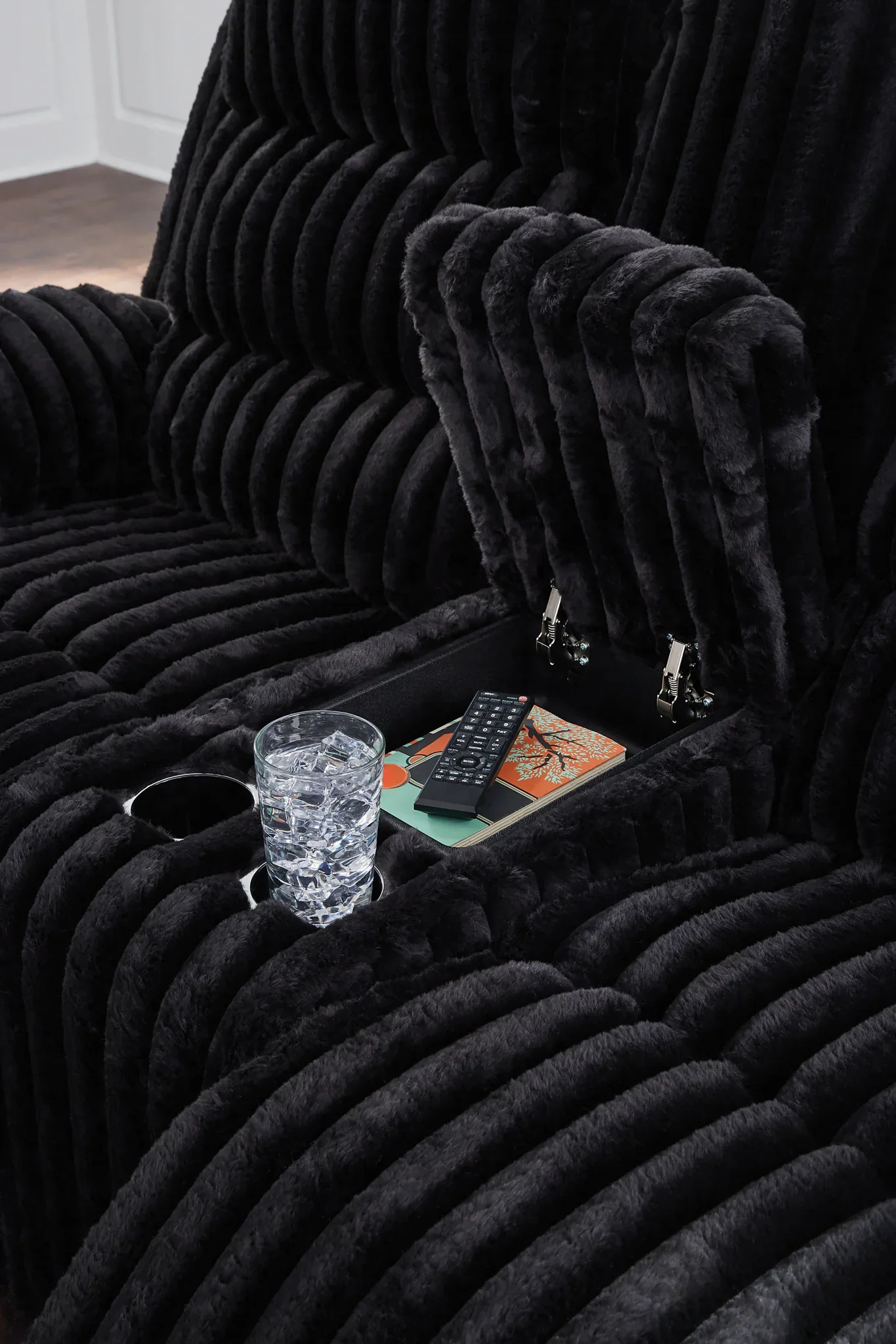 Rhine Falls - Onyx - Double Reclining Power Loveseat With Console - Image 6