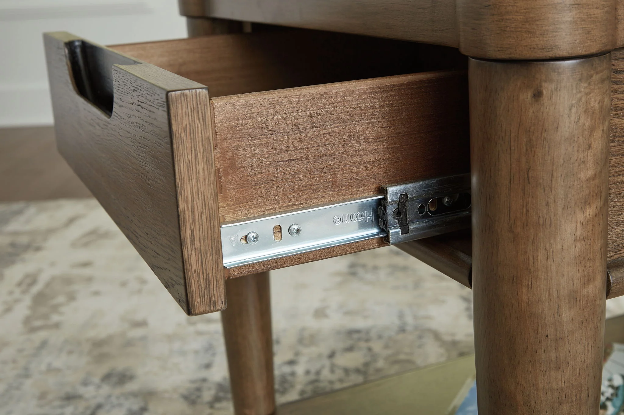 Roanhowe - Brown - Rectangular End Table - Image 7