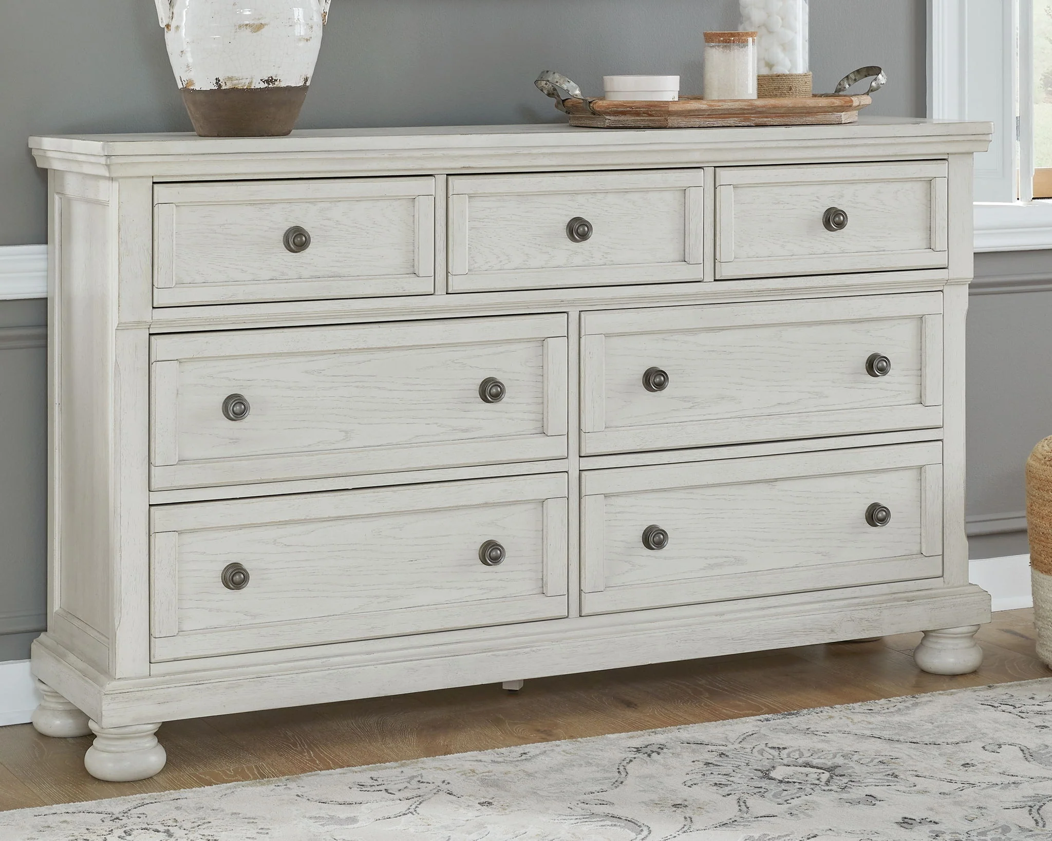 Robbinsdale - Antique White - Dresser - 7 Drawers - Image 2