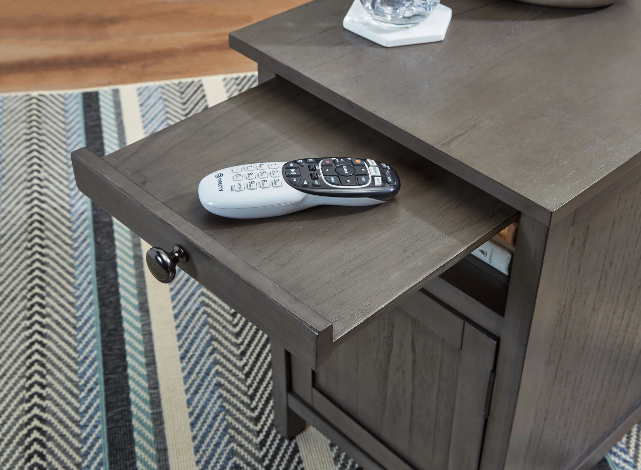 Treytown - Gray - Chair Side End Table - Image 3