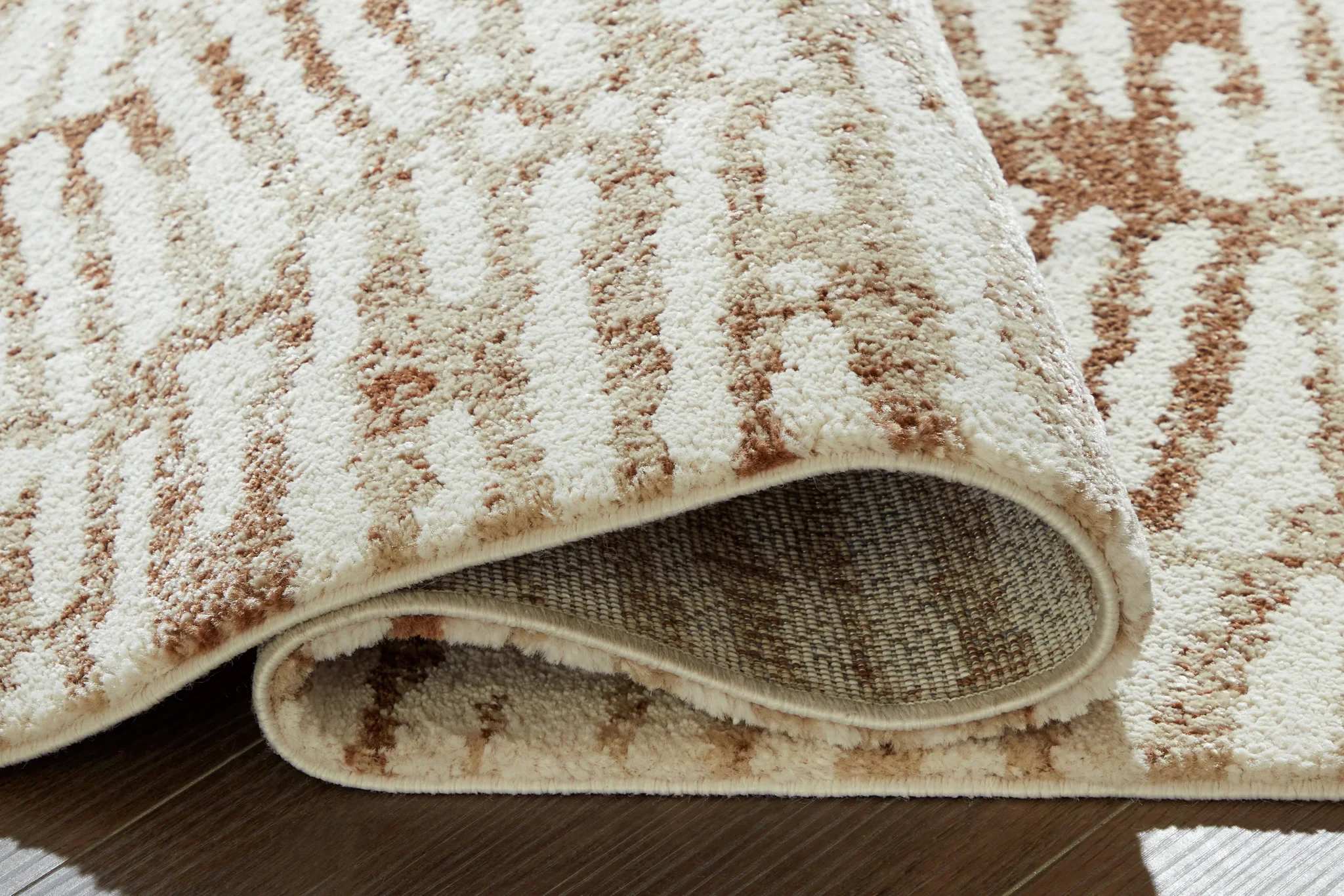 Uduak - 5' x 8' Rug - Cream / Tan / Rust - Image 2