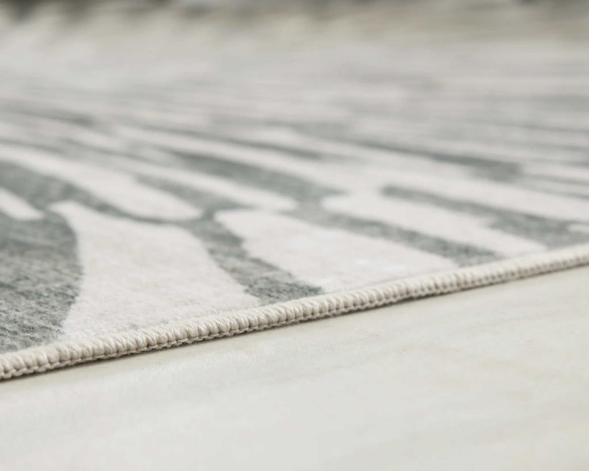 Verland - Gray / White - Washable Medium Rug - 5' x 7' - Image 4