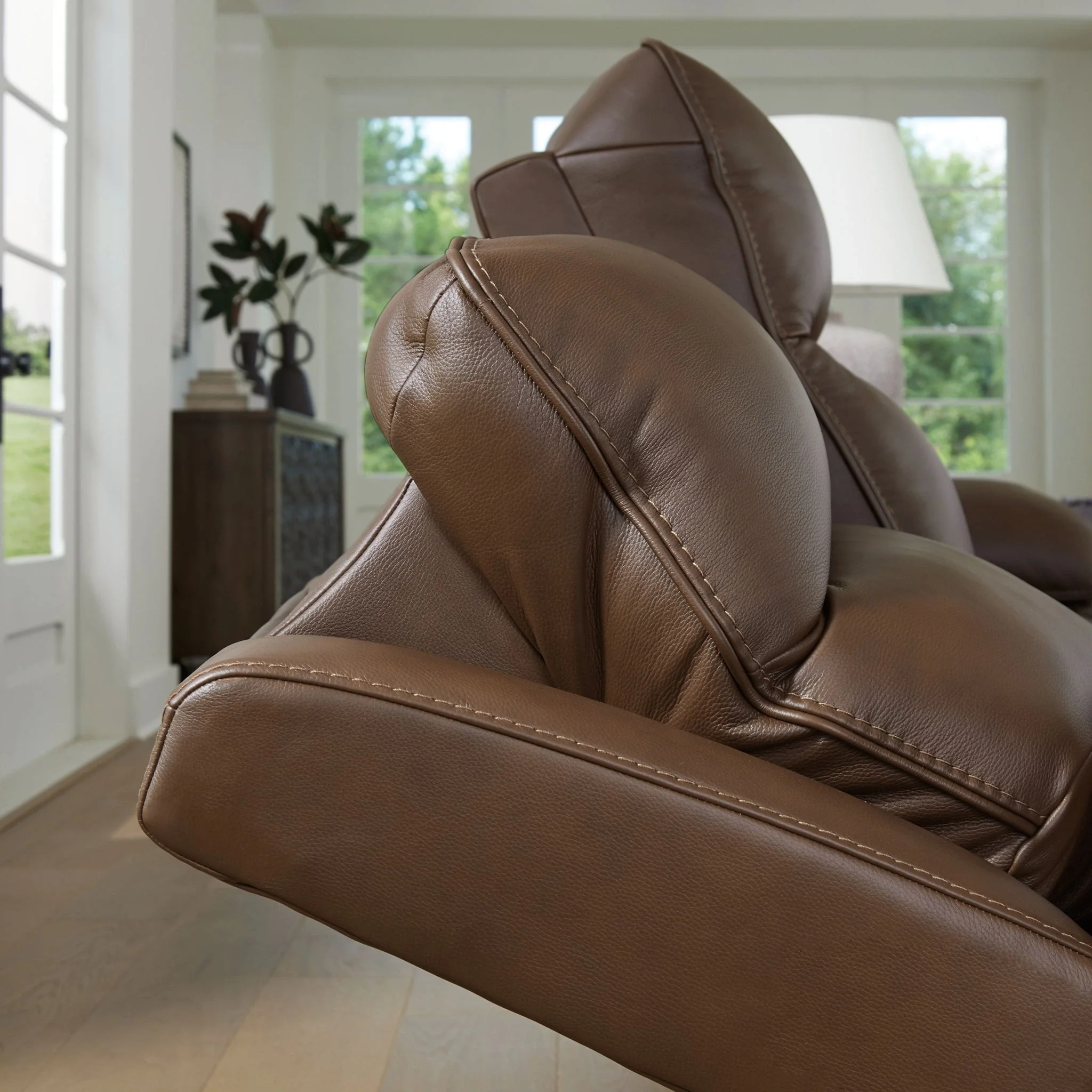Vonryan - Tobacco - Power Reclining Loveseat With Console / Adj Headrest - Image 4